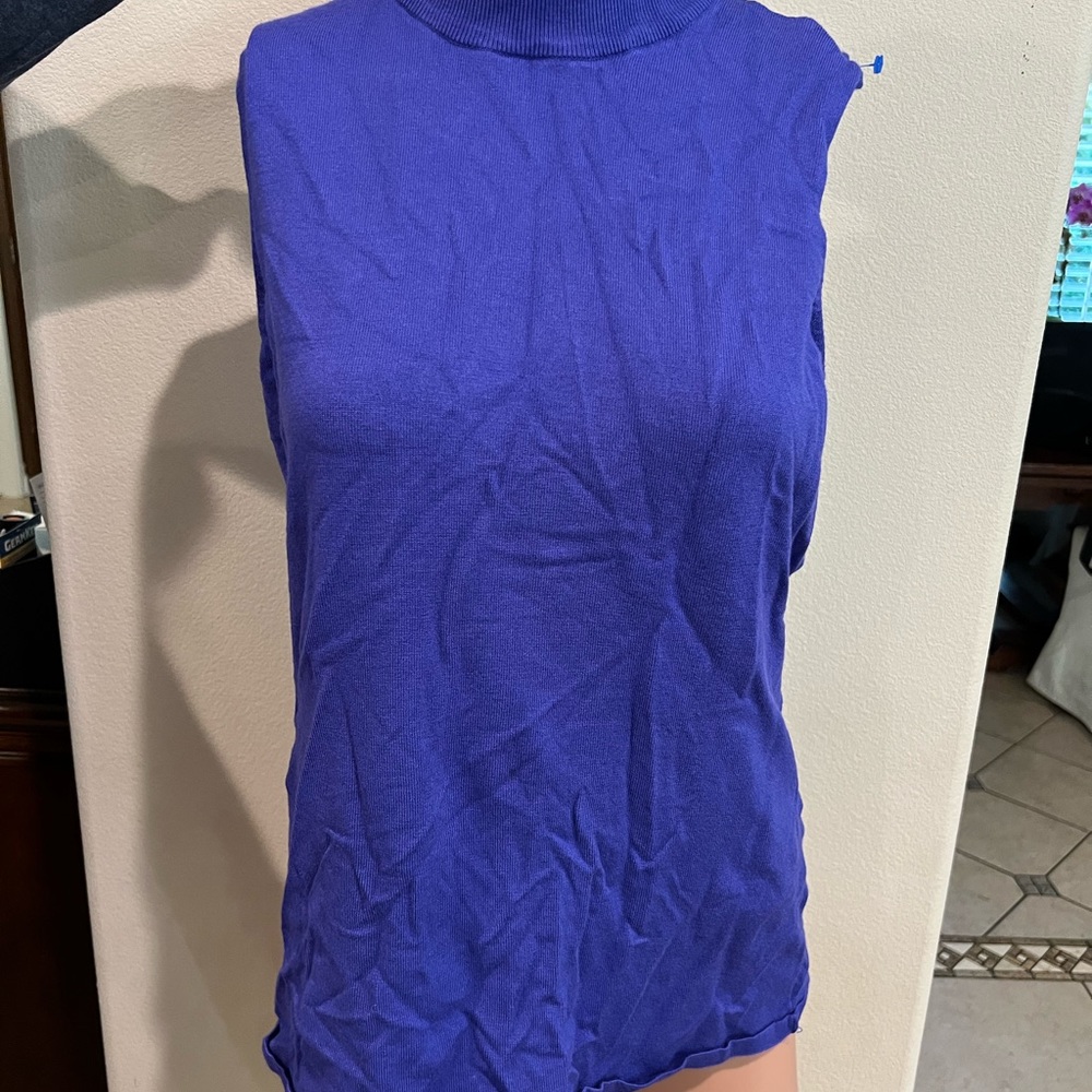 Sleeveless turtleneck vest